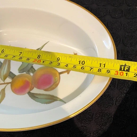 Royal Worcester Elegant White Fruit Design Serving Bowl - Picture 3 of 4